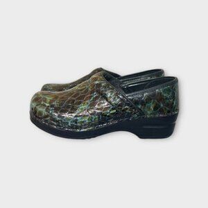 NEW Sanita Clogs Patent Croc Leather Clogs 37 6.5 Textured Comfort Casual NWOB
